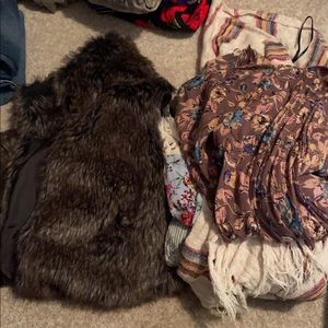 Cardigans/kimonos and vest